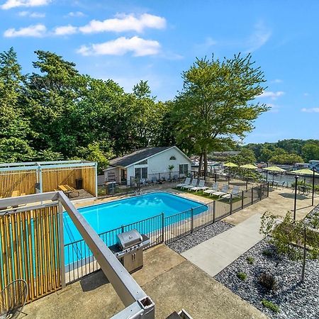 Holiday Hill Resort Saugatuck Exterior photo