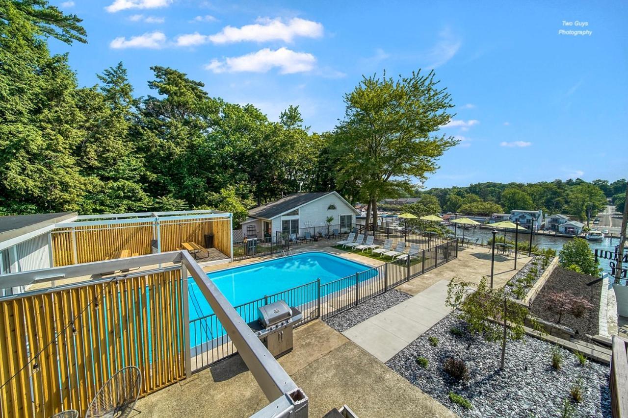 Holiday Hill Resort Saugatuck Exterior photo