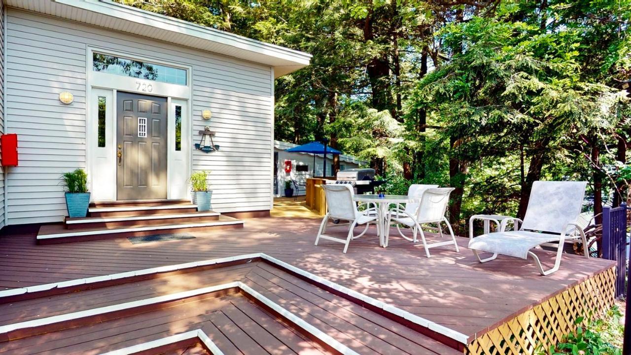 Holiday Hill Resort Saugatuck Exterior photo