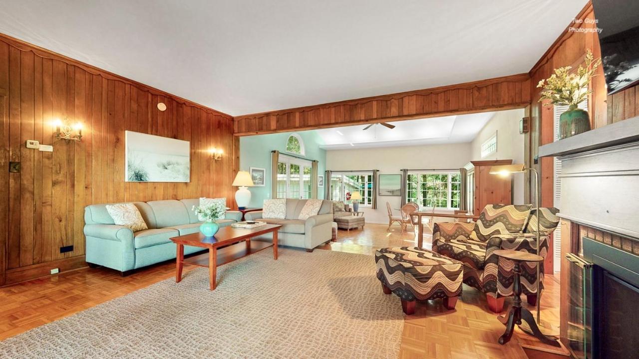 Holiday Hill Resort Saugatuck Exterior photo