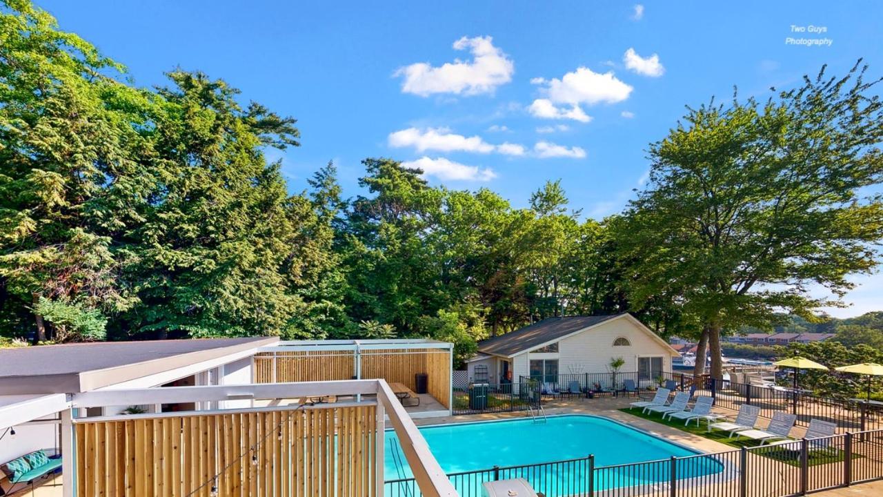 Holiday Hill Resort Saugatuck Exterior photo
