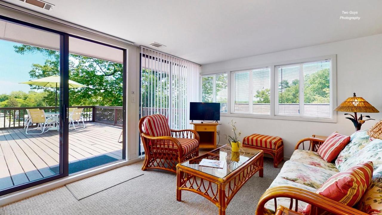 Holiday Hill Resort Saugatuck Exterior photo